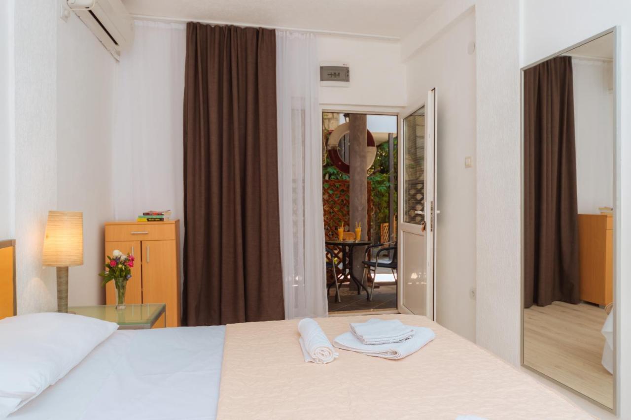 Hotel Savojo Петровац Экстерьер фото
