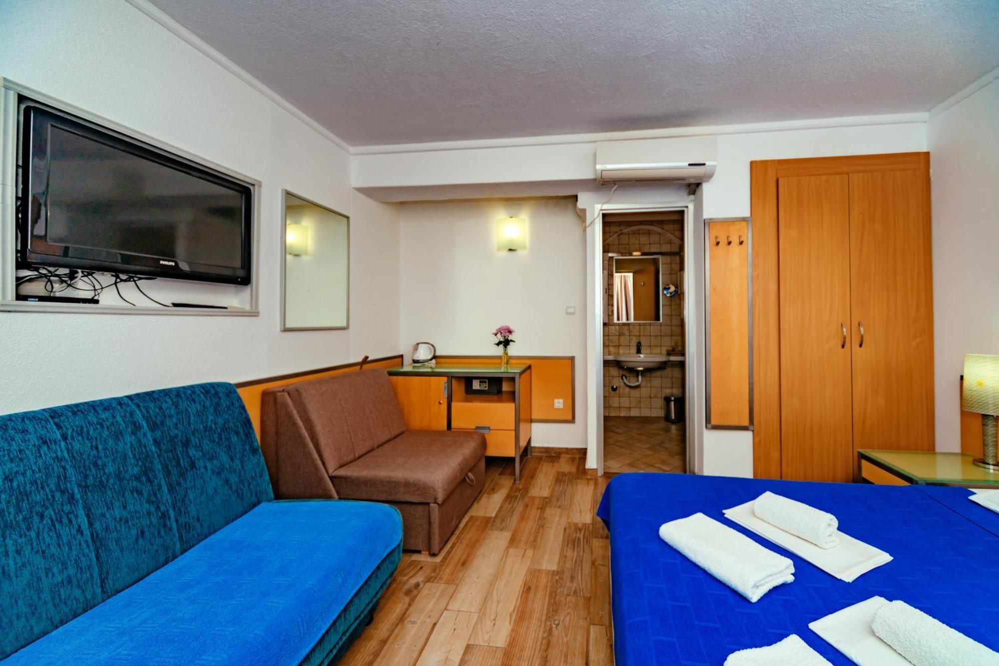 Hotel Savojo Петровац Экстерьер фото