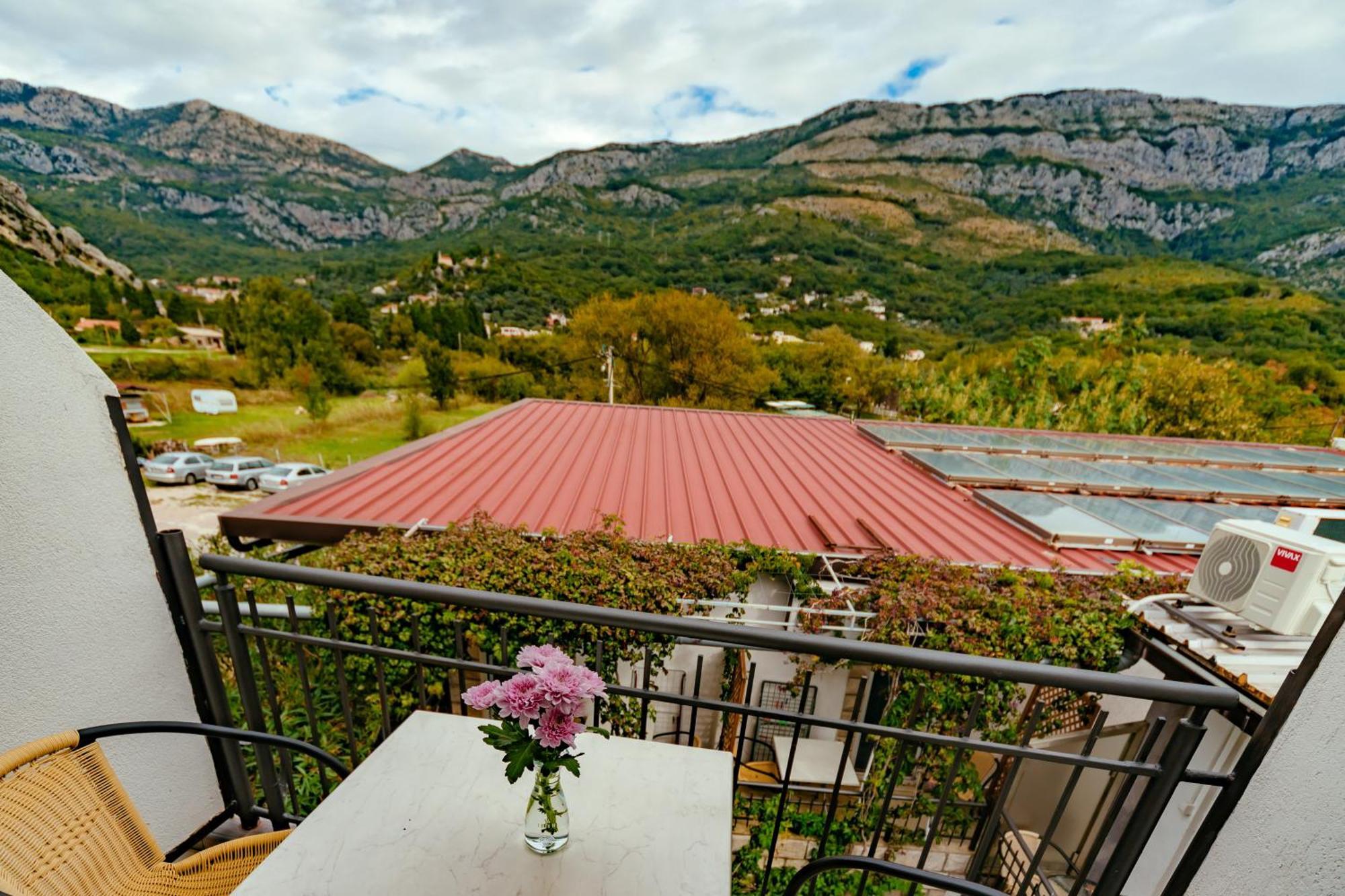 Hotel Savojo Петровац Экстерьер фото