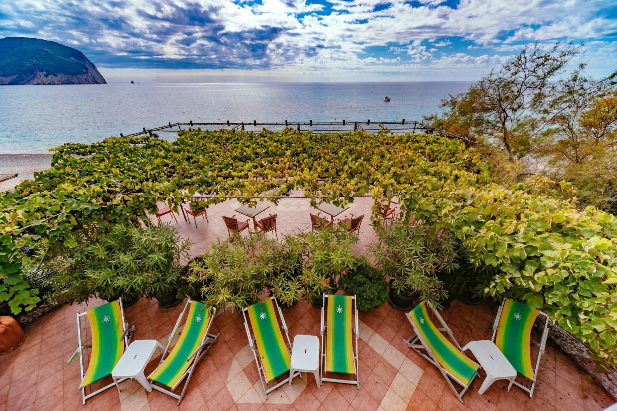 Hotel Savojo Петровац Экстерьер фото