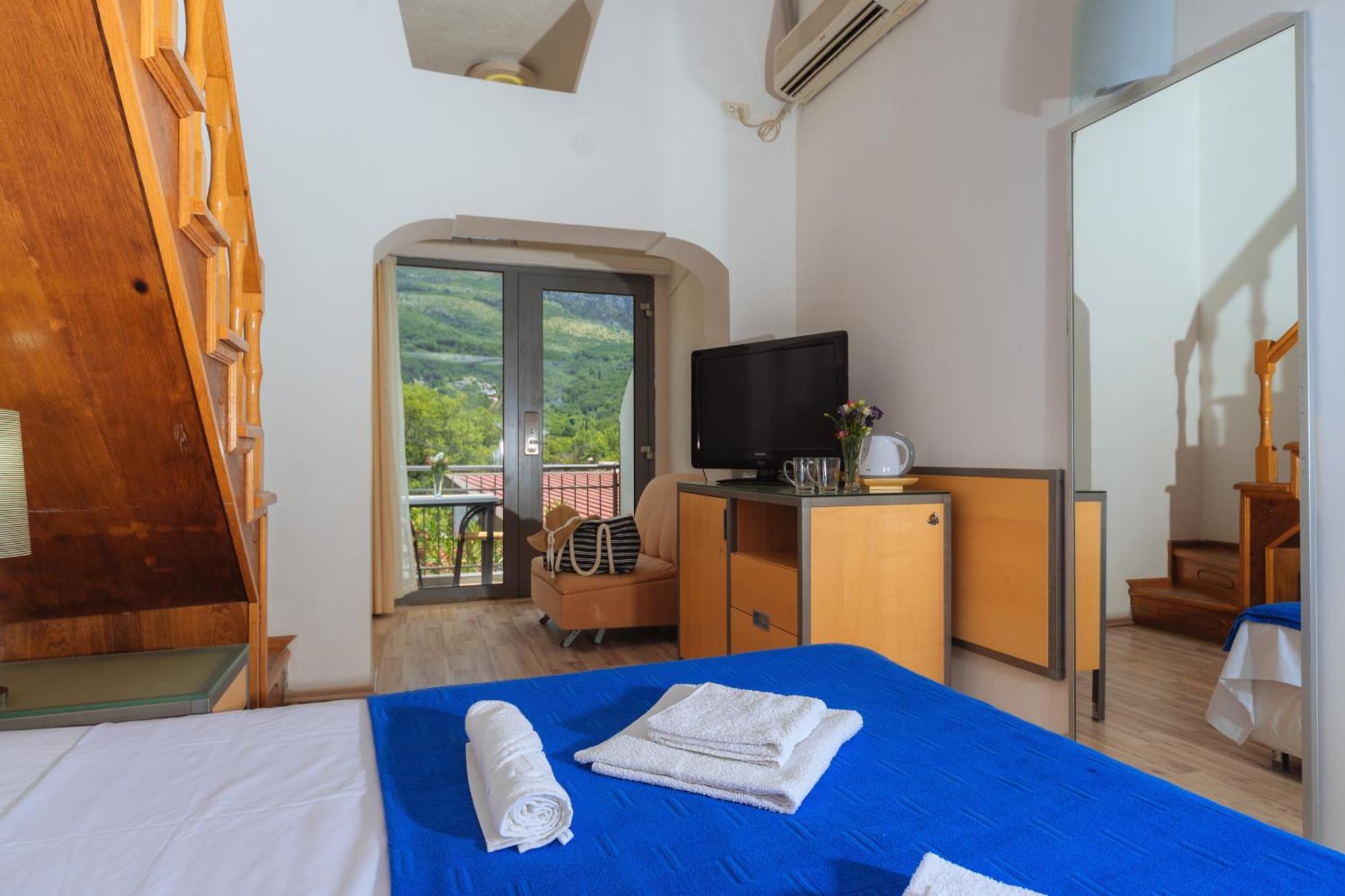 Hotel Savojo Петровац Экстерьер фото
