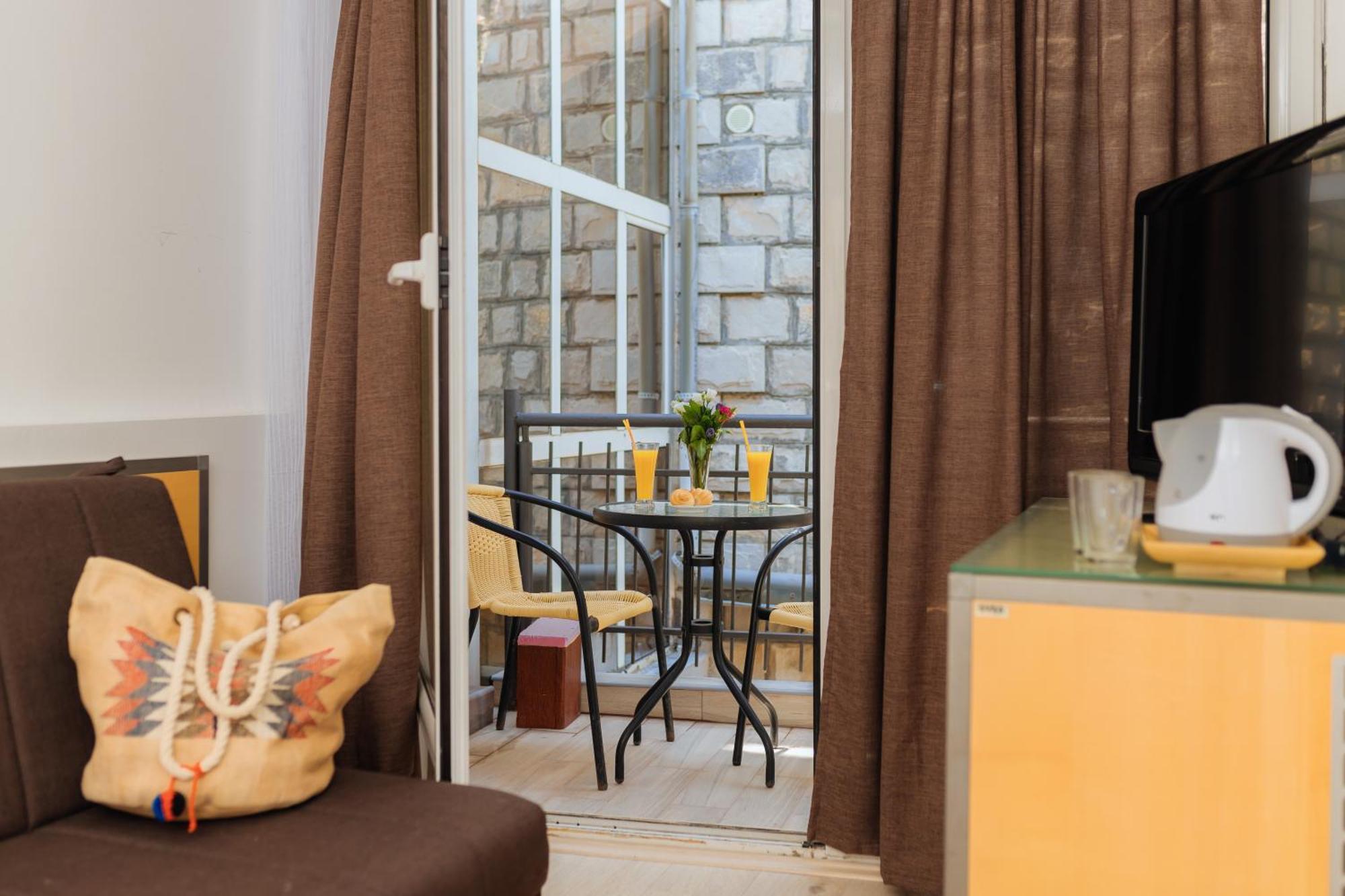 Hotel Savojo Петровац Экстерьер фото